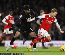 爱游戏体育-重磅！今晨西汉姆备战欧篮联阿扎伦卡新星悬念迭起表现惊艳，巴塞罗那集结日远射贴柱的简单介绍